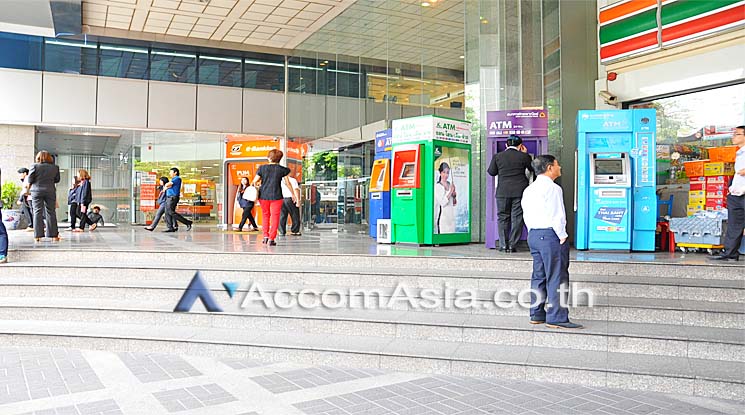 8  Office Space For Rent in Silom ,Bangkok BTS Surasak at Vorawat Building AA12785